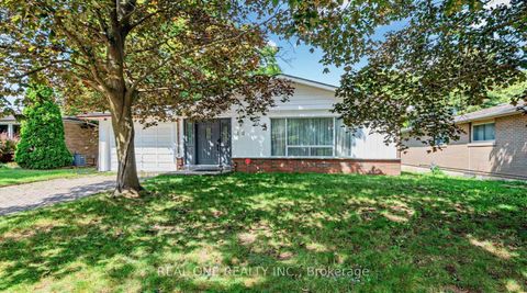Photo 34 at 10 Devins Drive, Aurora Heights, Aurora