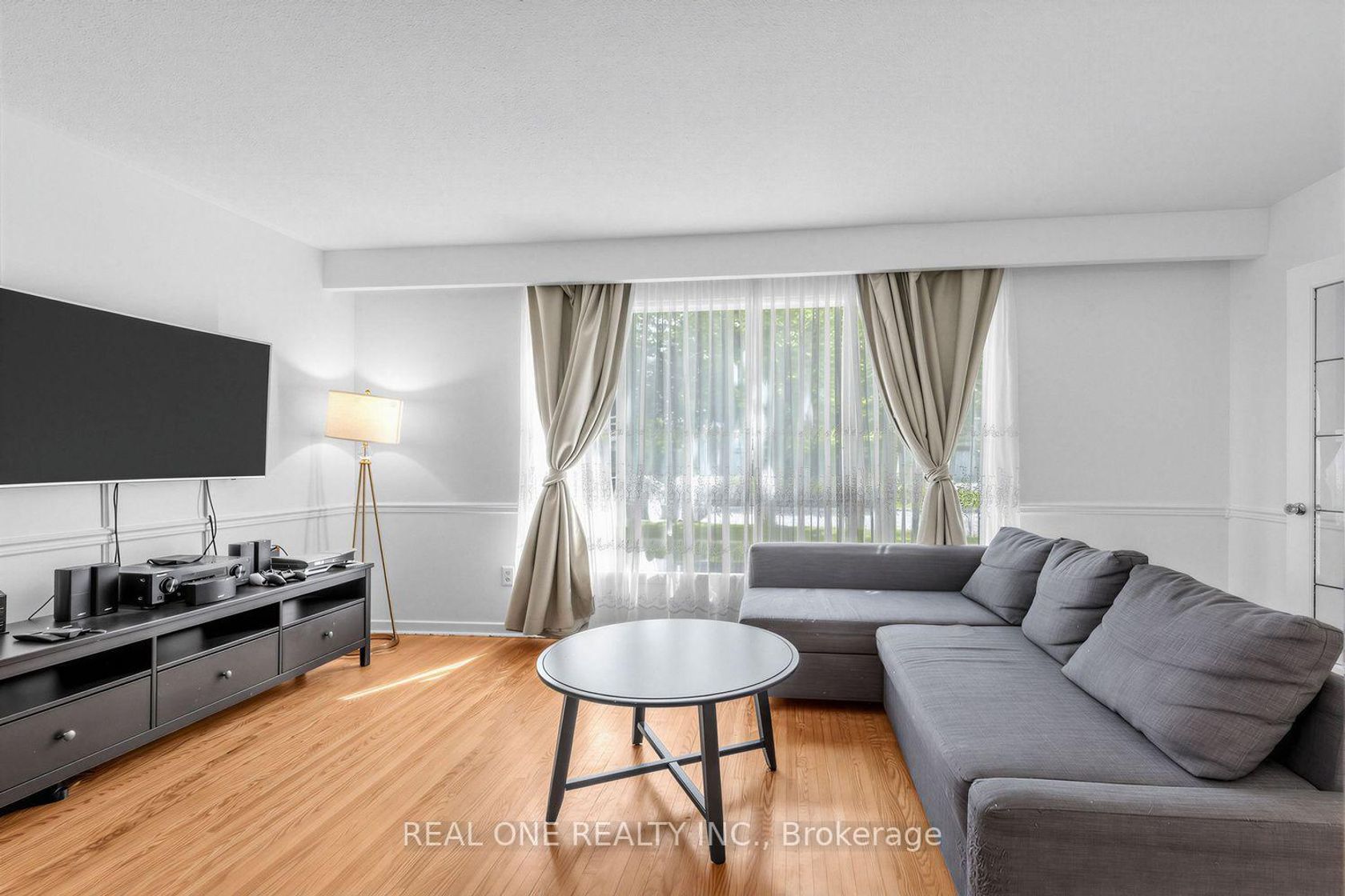 10 Devins Drive, Aurora Heights, Aurora photo 4