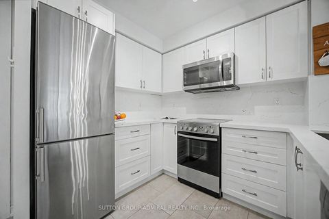 Photo 4 at 706 - 212 Eglinton Avenue, Mount Pleasant West, Toronto