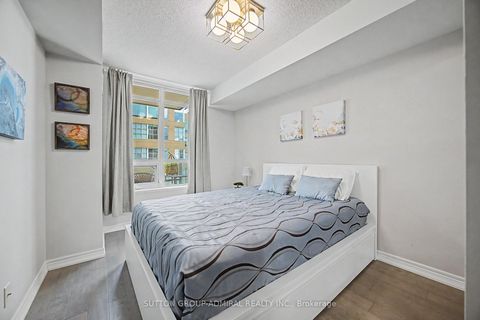 Photo 14 at 706 - 212 Eglinton Avenue, Mount Pleasant West, Toronto