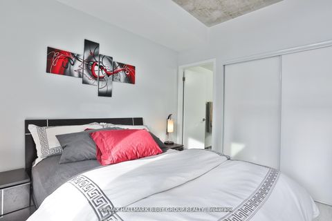 Photo 11 at 606 - 478 King Street W, Waterfront Communities C1, Toronto