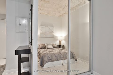Photo 14 at 606 - 478 King Street W, Waterfront Communities C1, Toronto