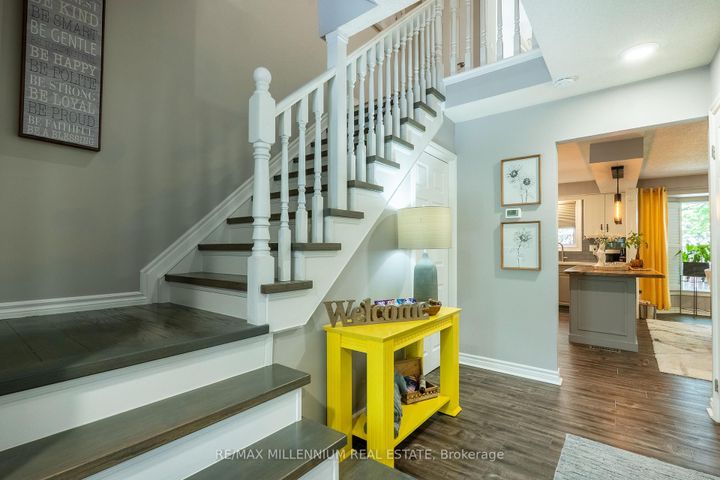 Photo 2 at 11 - 230 Meadowbrook Drive, Ancaster, Hamilton