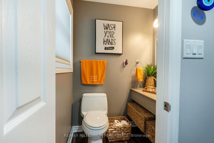 Photo 4 at 11 - 230 Meadowbrook Drive, Ancaster, Hamilton