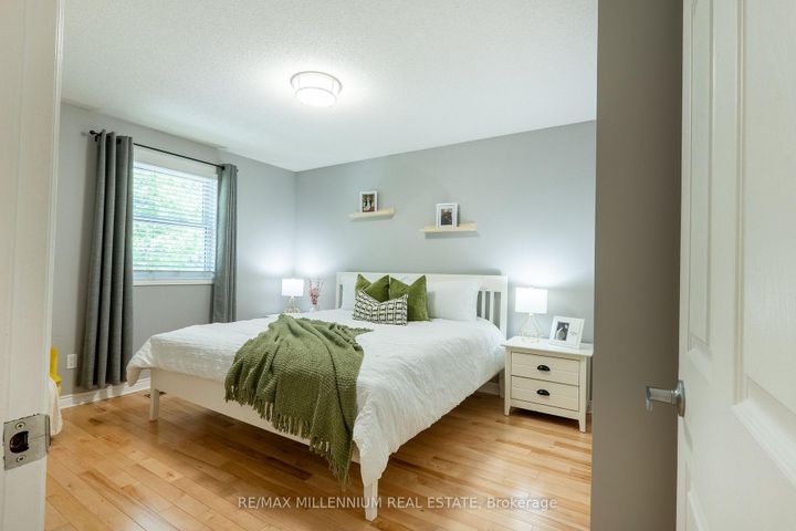 Photo 7 at 11 - 230 Meadowbrook Drive, Ancaster, Hamilton