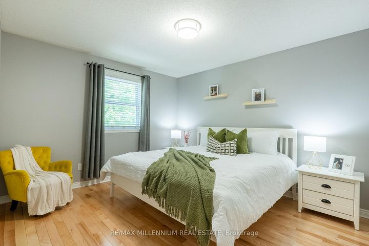 Photo 9 at 11 - 230 Meadowbrook Drive, Ancaster, Hamilton