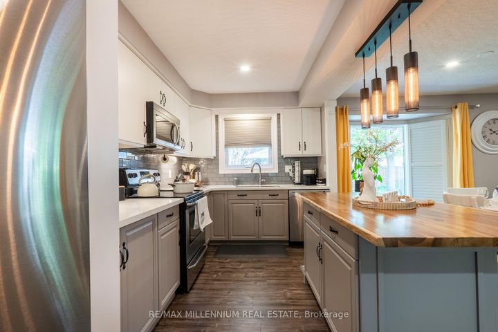 Photo 13 at 11 - 230 Meadowbrook Drive, Ancaster, Hamilton