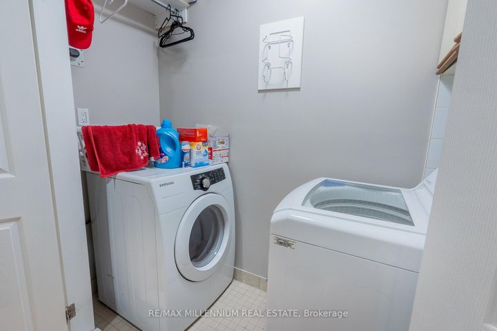 Photo 14 at 11 - 230 Meadowbrook Drive, Ancaster, Hamilton