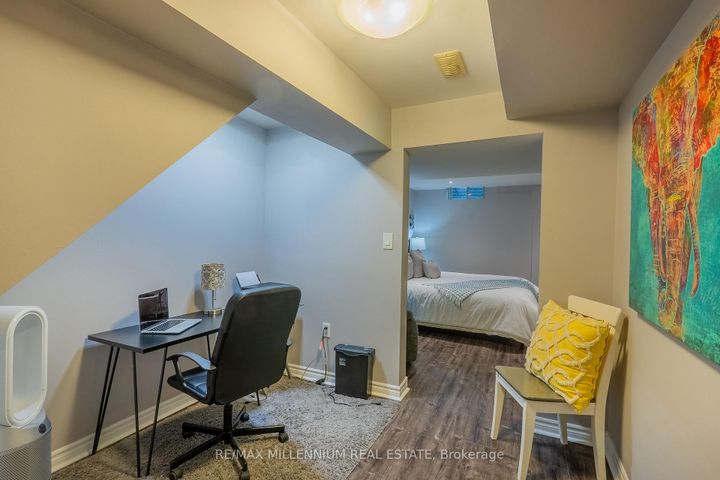 Photo 17 at 11 - 230 Meadowbrook Drive, Ancaster, Hamilton