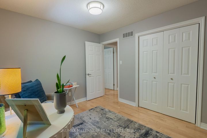 Photo 32 at 11 - 230 Meadowbrook Drive, Ancaster, Hamilton