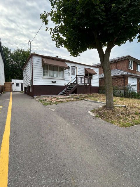 Photo 2 at 177 Magnolia Avenue, Kennedy Park, Toronto