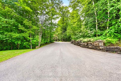 Photo 5 at 3 Bridgewater Drive, Rural Richmond Hill, Richmond Hill