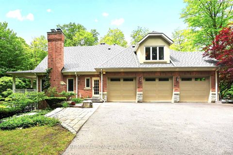 Photo 7 at 3 Bridgewater Drive, Rural Richmond Hill, Richmond Hill