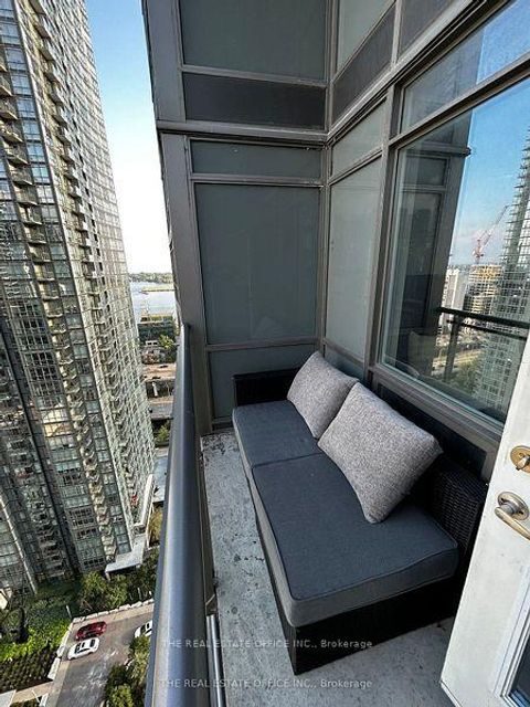 Photo 16 at 2808 - 15 Fort York Boulevard, Waterfront Communities C1, Toronto