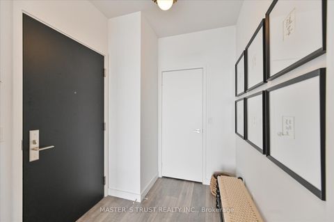 Photo 3 at Ph 5801 - 8 Eglinton Avenue E, Mount Pleasant West, Toronto