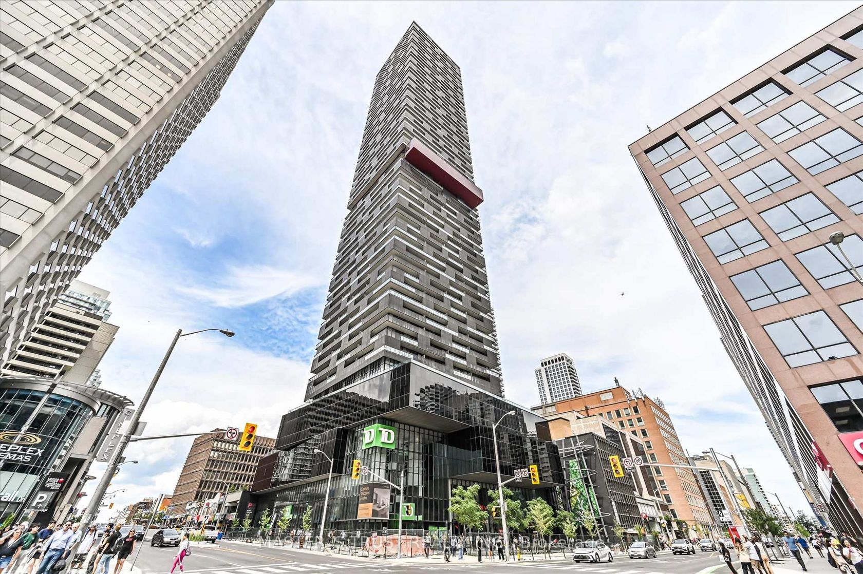 Ph 5801 - 8 Eglinton Avenue E, Mount Pleasant West, Toronto photo number 2
