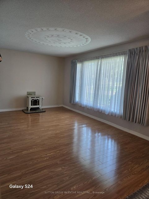 Photo 2 at 36 Weeping Willow Drive, Rural Innisfil, Innisfil