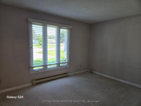 Photo 10 at 36 Weeping Willow Drive, Rural Innisfil, Innisfil
