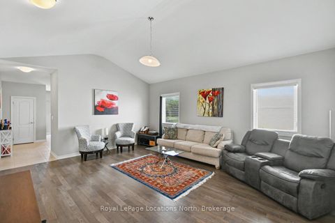 Photo 4 at 214 SPRINGFIELD Crescent, Stayner, Clearview
