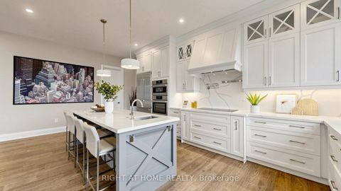 Photo 10 at 14 Dixon Court, Painswick North, Barrie