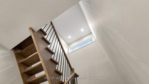 Photo 14 at 14 Dixon Court, Painswick North, Barrie