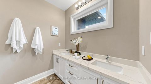 Photo 19 at 14 Dixon Court, Painswick North, Barrie