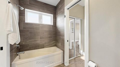 Photo 27 at 14 Dixon Court, Painswick North, Barrie