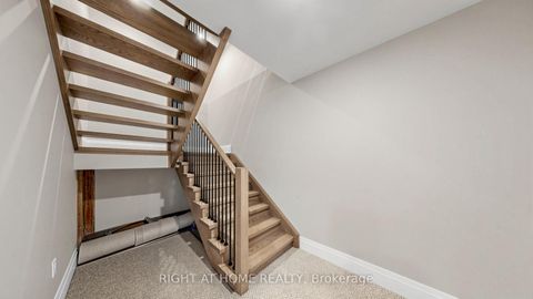 Photo 31 at 14 Dixon Court, Painswick North, Barrie