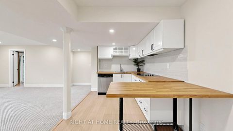 Photo 36 at 14 Dixon Court, Painswick North, Barrie