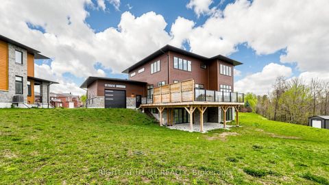Photo 43 at 14 Dixon Court, Painswick North, Barrie