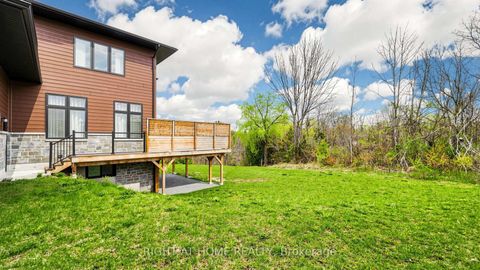 Photo 46 at 14 Dixon Court, Painswick North, Barrie
