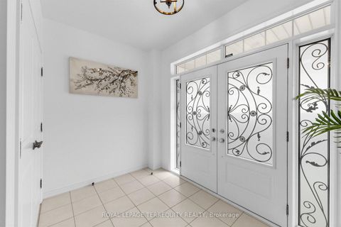 Photo 2 at 44 Headwind Boulevard, Vellore Village, Vaughan