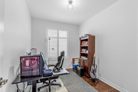 Photo 6 at 44 Headwind Boulevard, Vellore Village, Vaughan