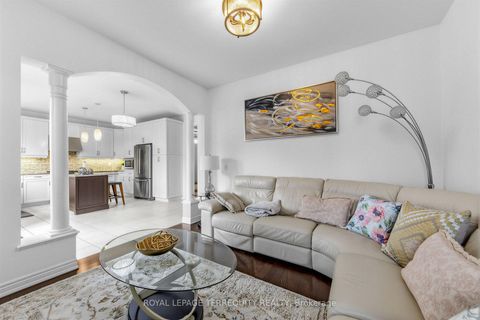 Photo 8 at 44 Headwind Boulevard, Vellore Village, Vaughan