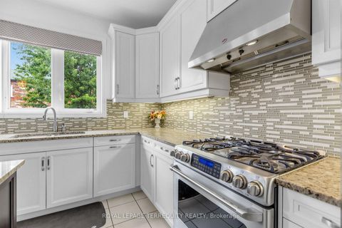 Photo 11 at 44 Headwind Boulevard, Vellore Village, Vaughan