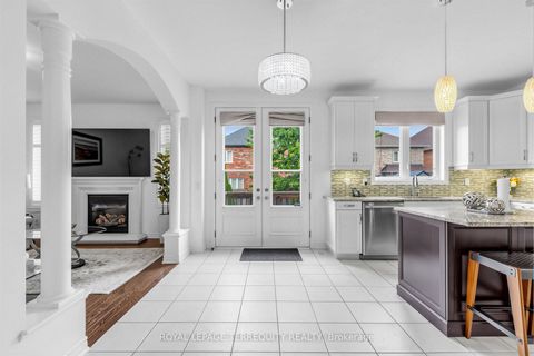Photo 12 at 44 Headwind Boulevard, Vellore Village, Vaughan