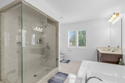 Photo 17 at 44 Headwind Boulevard, Vellore Village, Vaughan