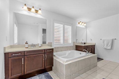 Photo 18 at 44 Headwind Boulevard, Vellore Village, Vaughan