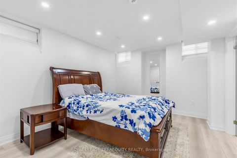 Photo 32 at 44 Headwind Boulevard, Vellore Village, Vaughan