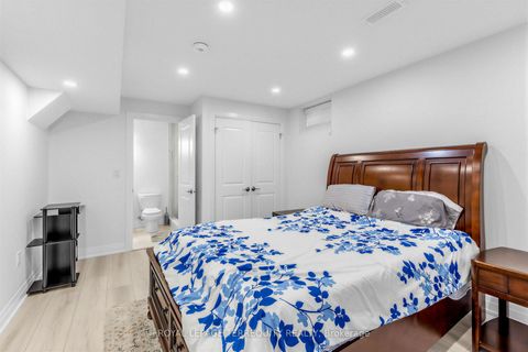 Photo 33 at 44 Headwind Boulevard, Vellore Village, Vaughan