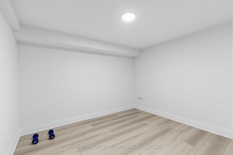 Photo 34 at 44 Headwind Boulevard, Vellore Village, Vaughan