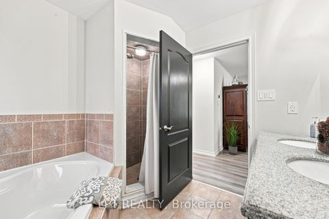 Photo 15 at 4 Lister Drive, Holly, Barrie