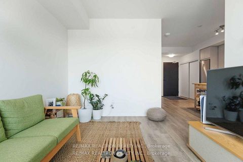 Photo 5 at 315 - 185 Deerfield Road, Central Newmarket, Newmarket