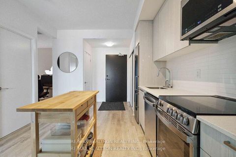 Photo 8 at 315 - 185 Deerfield Road, Central Newmarket, Newmarket