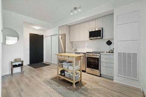 Photo 9 at 315 - 185 Deerfield Road, Central Newmarket, Newmarket