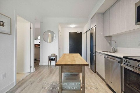Photo 11 at 315 - 185 Deerfield Road, Central Newmarket, Newmarket