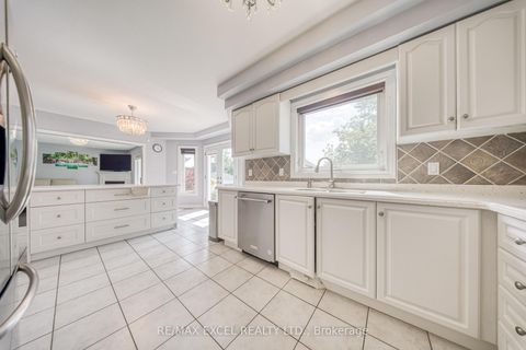 Photo 13 at 352 Crofters Road, Islington Woods, Vaughan