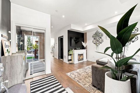 Photo 6 at 42 William Duncan Road, CFB, Toronto