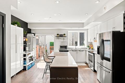 Photo 12 at 42 William Duncan Road, CFB, Toronto
