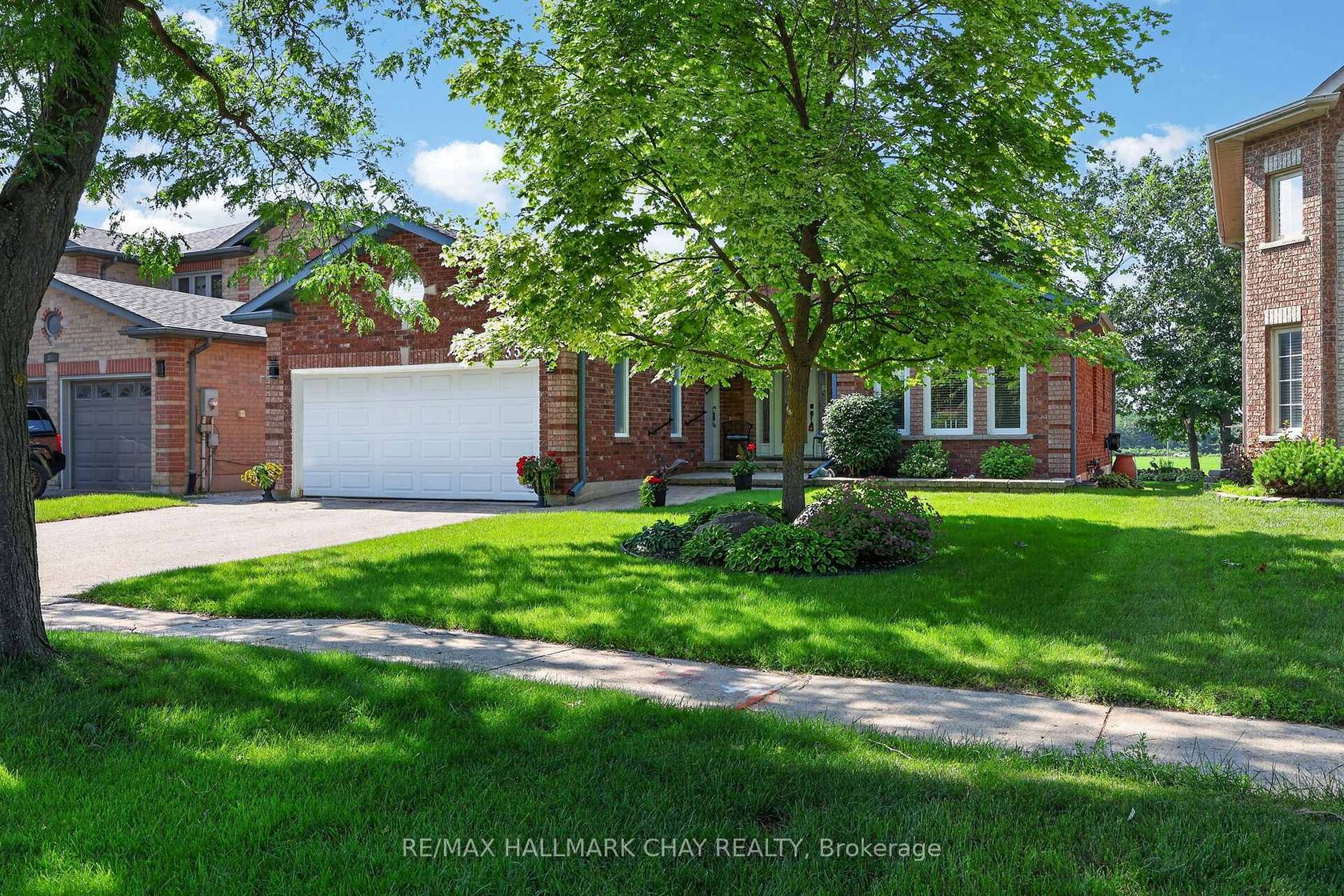 358 Livingstone Street W, Northwest, Barrie photo number 2